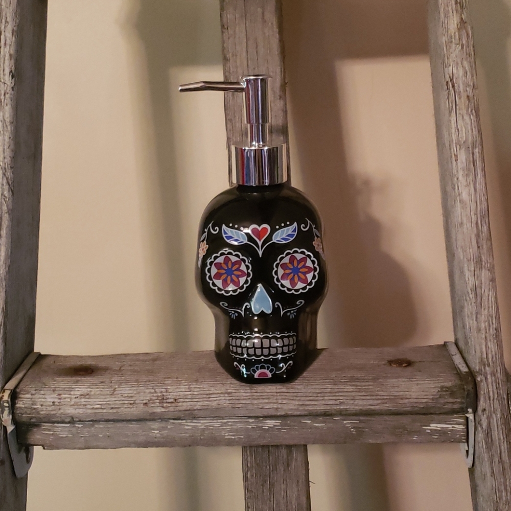 Sugar skull soap dispenser